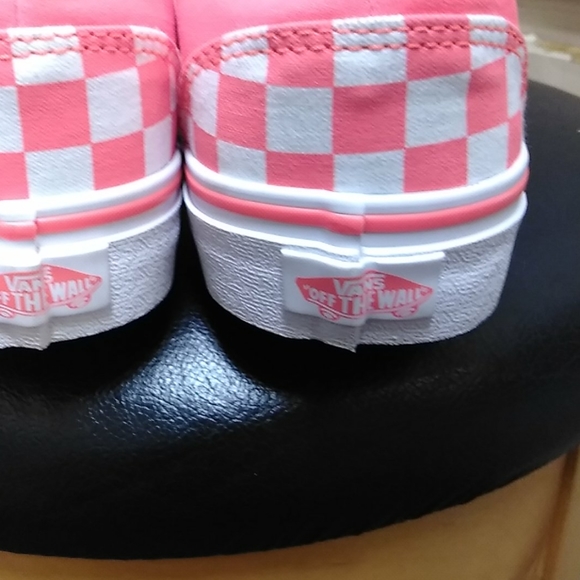 Womans sneakers.. - Picture 4 of 7